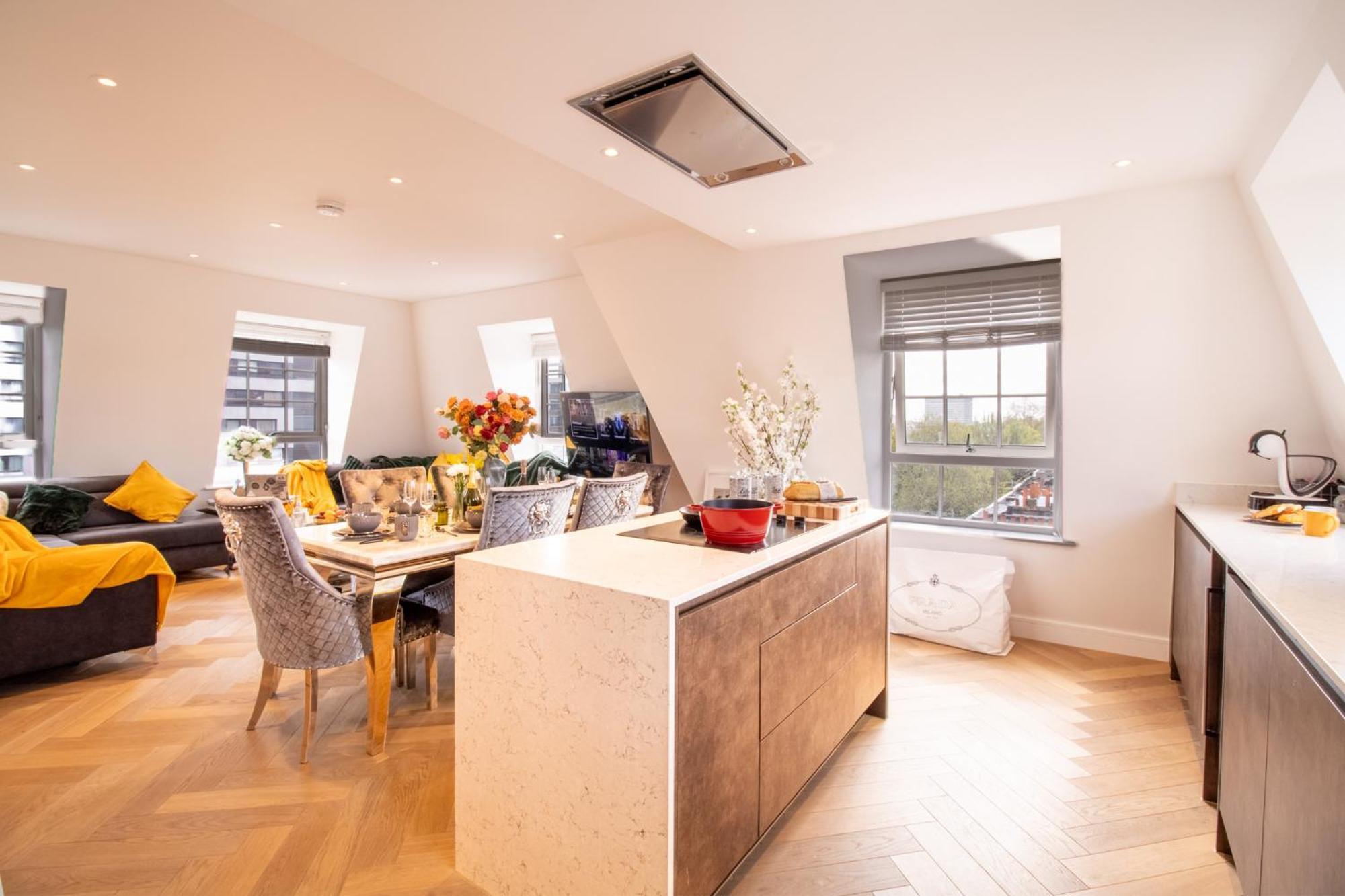 Elegant 3-Bedroom Penthouse In Marble Arch 70 London Exterior foto