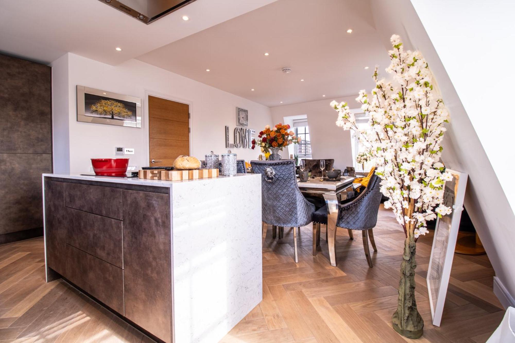 Elegant 3-Bedroom Penthouse In Marble Arch 70 London Exterior foto
